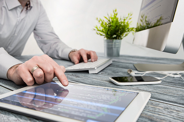 在市場上怎么選擇網(wǎng)站制作公司呢？